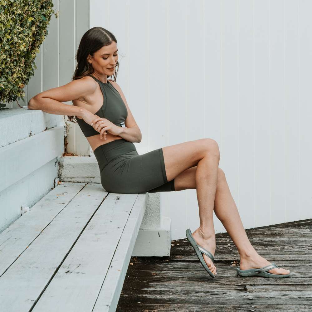 Focus Women's Toe Post Sandal - Pewter Metallic